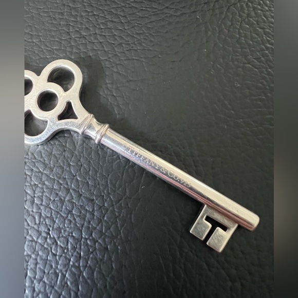 Tiffany & co. Silver key charm - Picture 2 of 3